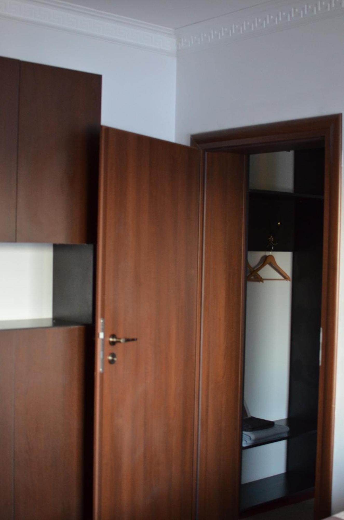 Vila Cu Trandafiri Cozy Apartments 2 Camere Bragadiru Luaran gambar