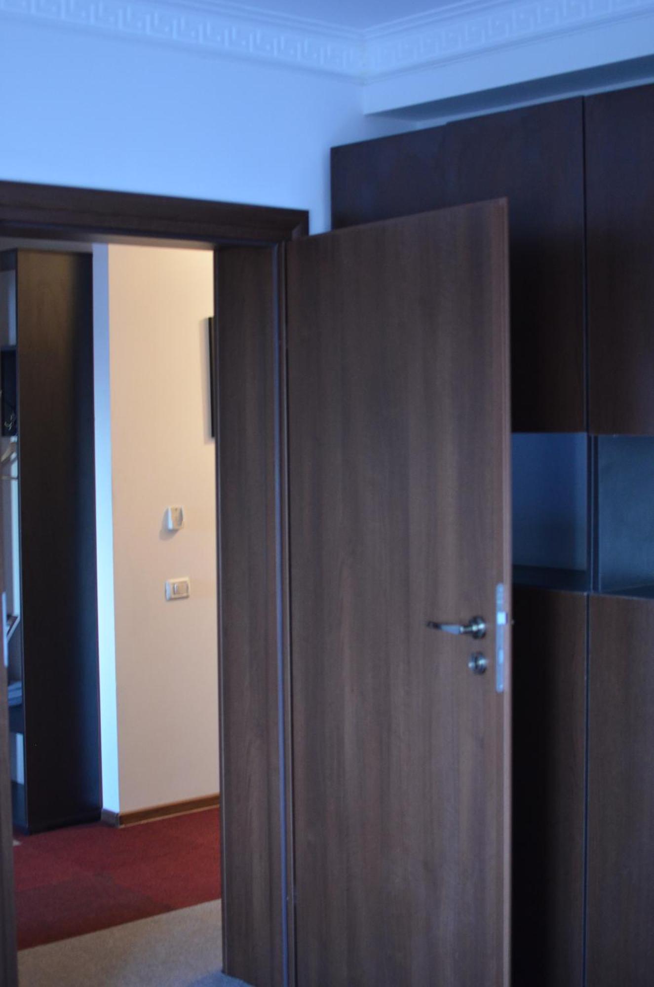 Vila Cu Trandafiri Cozy Apartments 2 Camere Bragadiru Luaran gambar